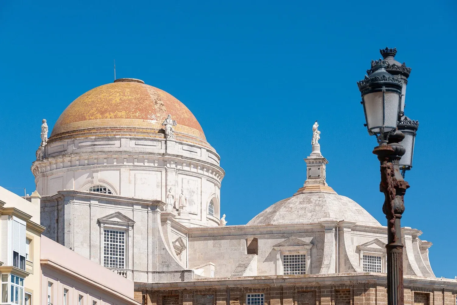 Cúpula dorada de la Catedral de Cádiz